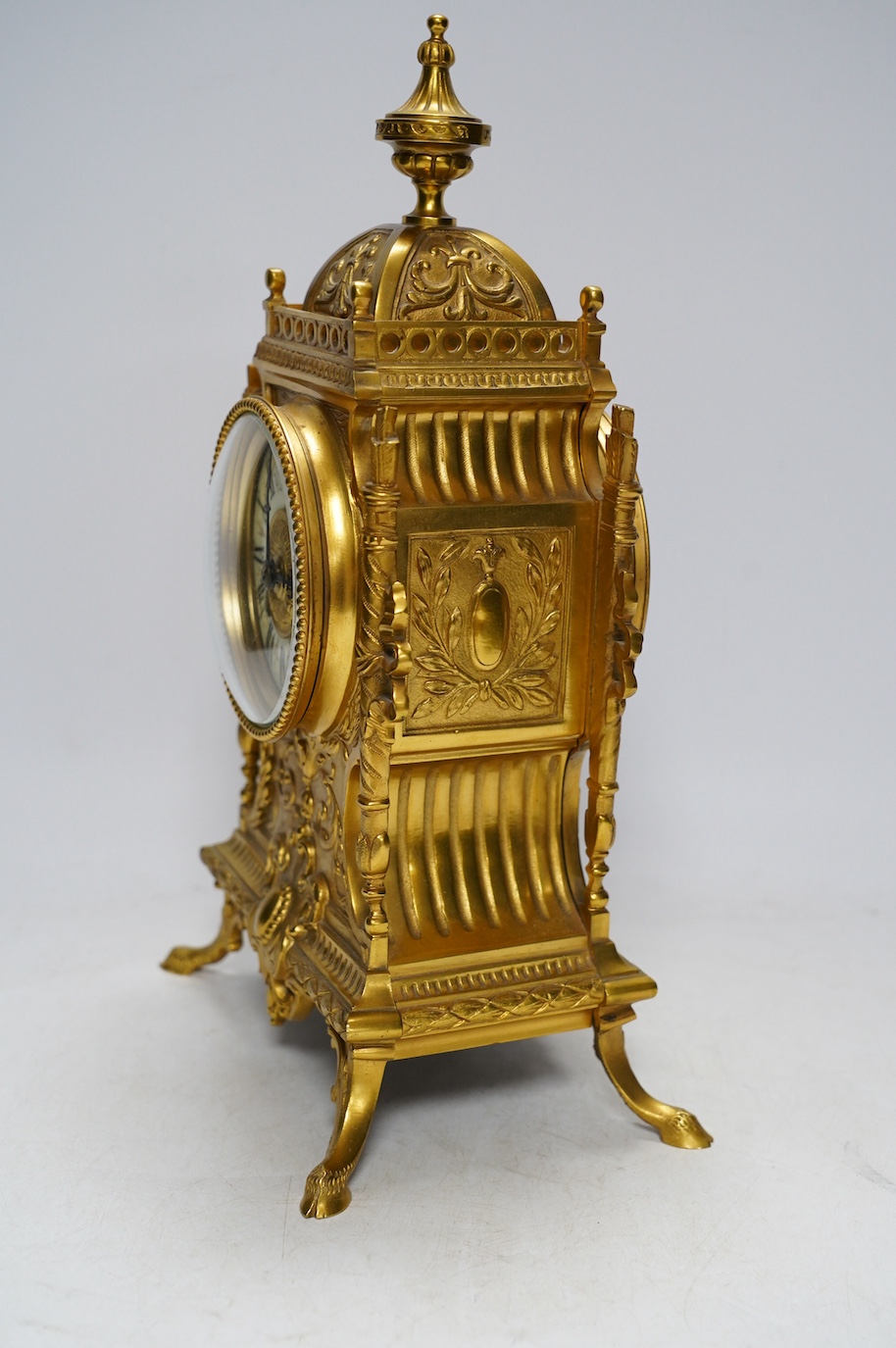 An early 20th century French ormolu mantel clock with key and pendulum, 33cm. Condition - good, not tested as working